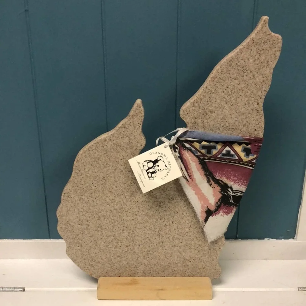 Vtg Grandma Michael’s Corian Cutting Board Coyote‎ Shape w/ bandana on stand NWT